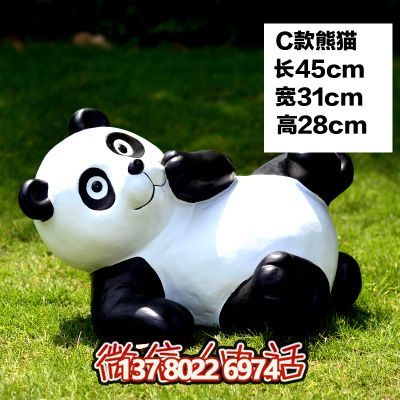 玻璃鋼熊貓雕塑給大學(xué)公園、廣場帶來彩色卡通樂趣