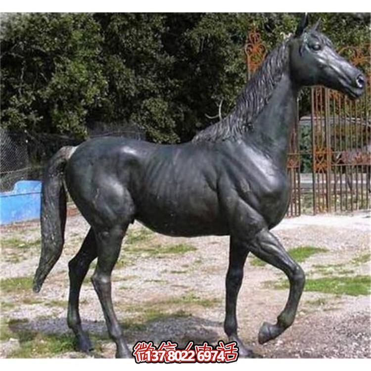 玻璃鋼仿銅馬雕塑，為園林廣場增添獨特魅力