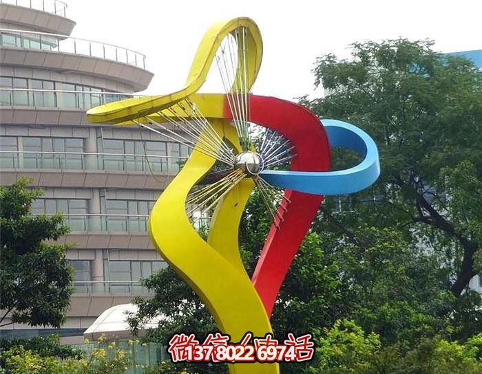 美輪美奐的不銹鋼彩虹舞景觀雕塑，點綴小區環境