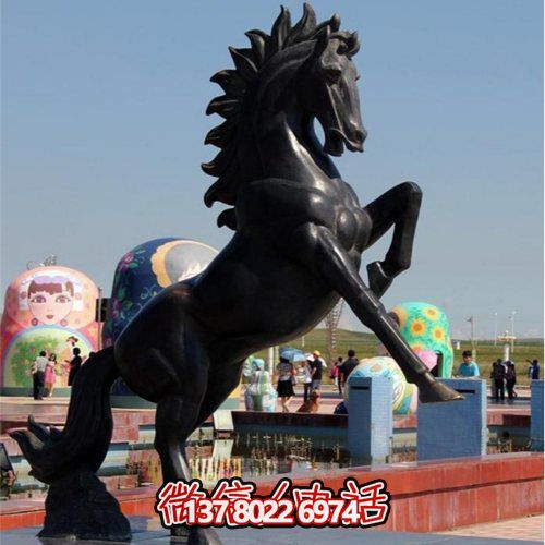 大型仿銅馬玻璃鋼雕塑，為廣場景觀增添無限精彩
