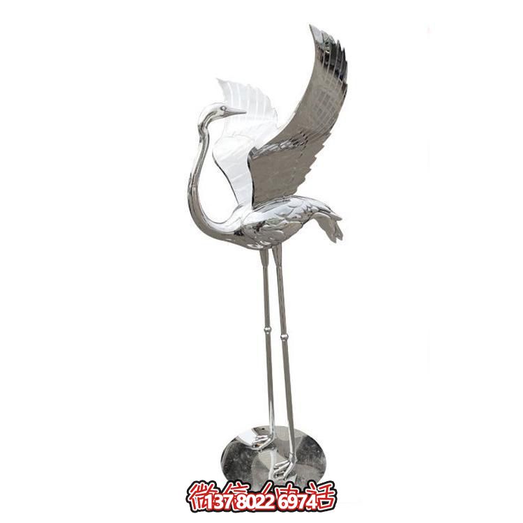 鏡面不銹鋼仙鶴雕塑，質樸自然，展翅回頭