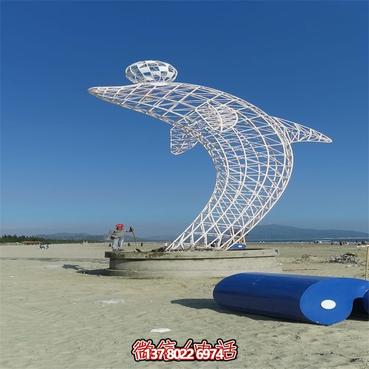 不銹鋼海豚鏤空雕塑，點綴大型景觀廣場